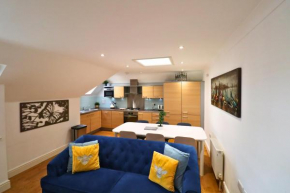 Addlestone - Large Stunning 2 bed room Apartment